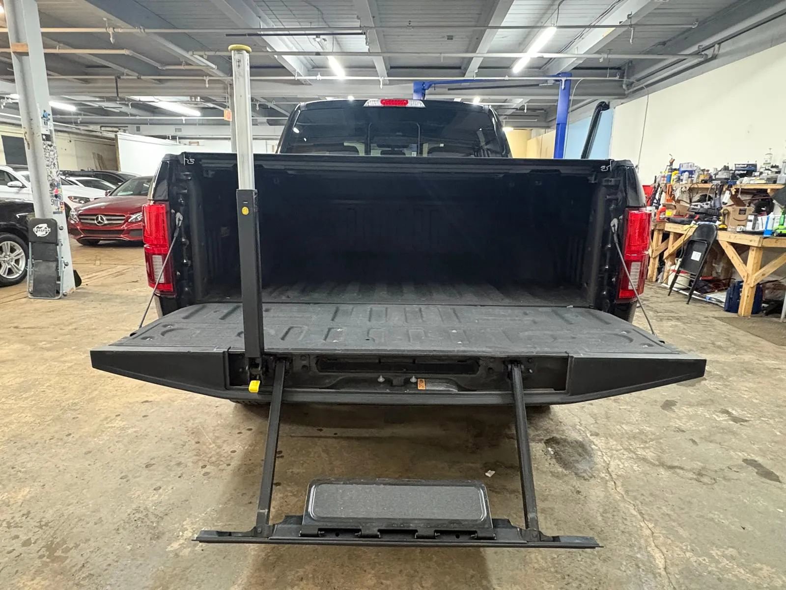 Used 2018 Ford F150 Lariat w/ Equipment Group 502A Luxury AWD/4WD image 10