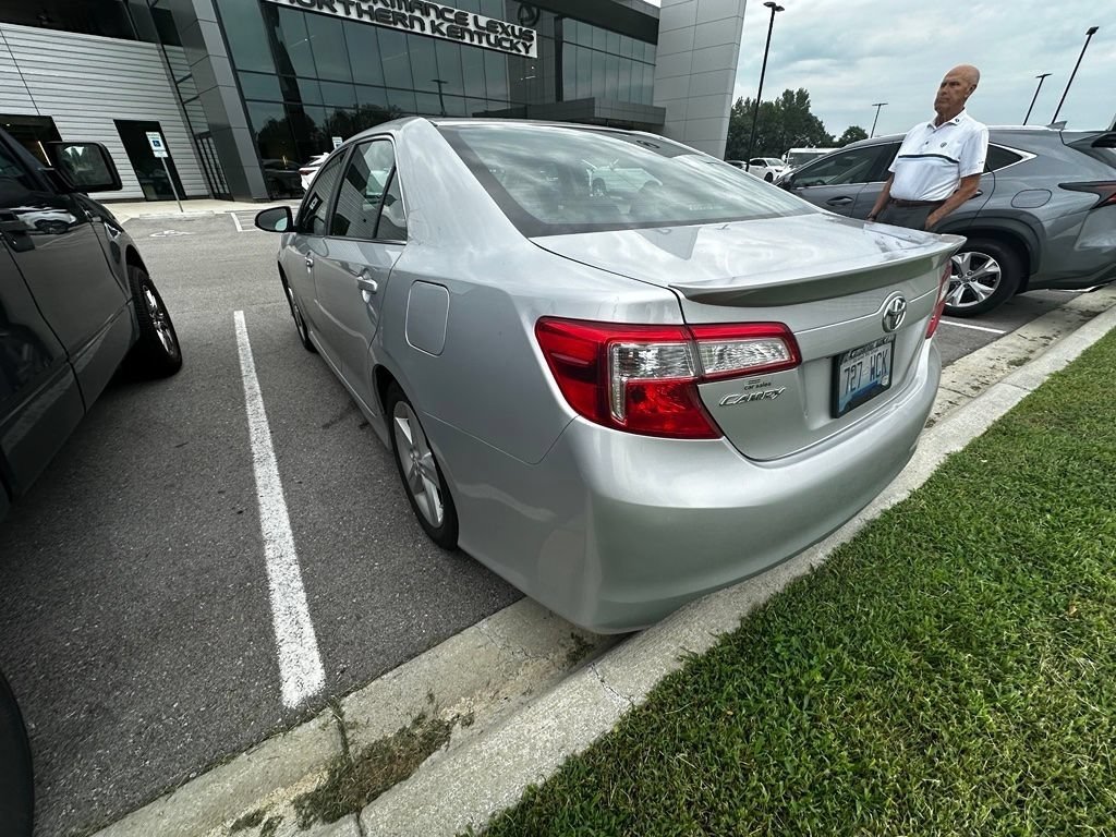 Used 2014 Toyota Camry SE FWD image 3