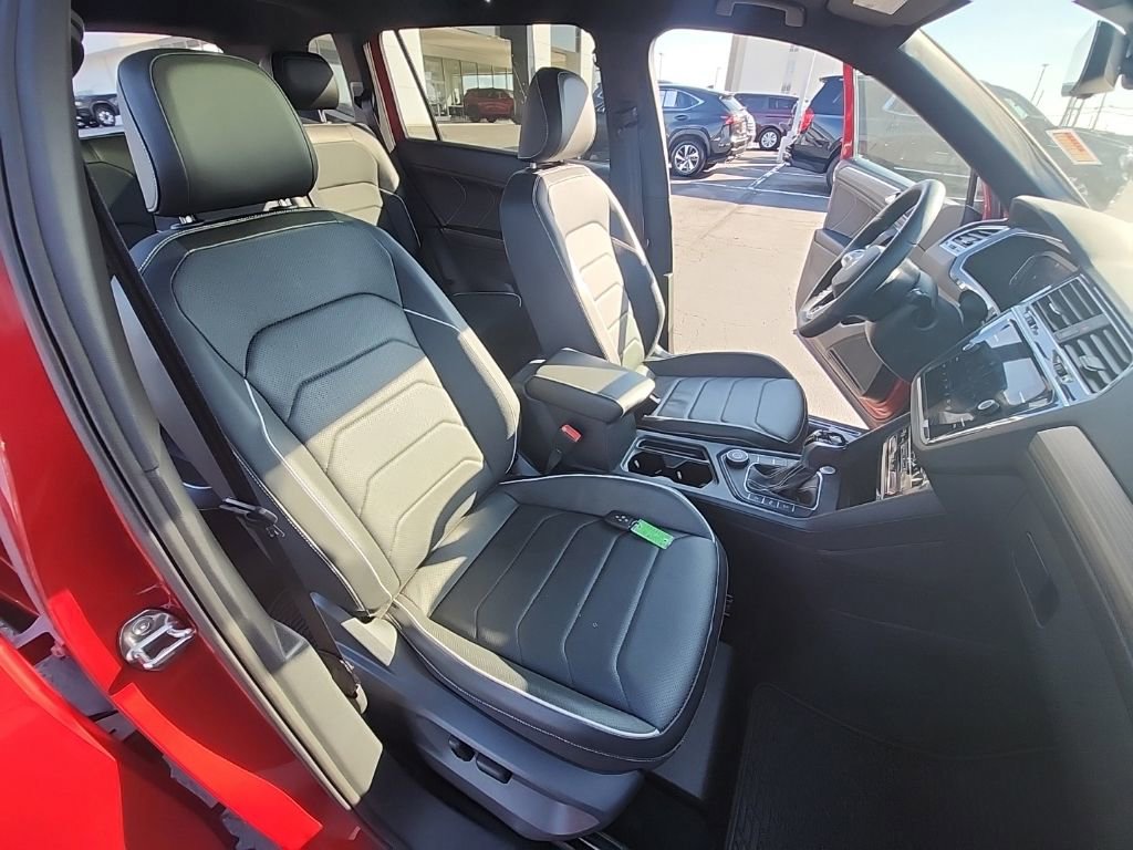 Used 2024 Volkswagen Tiguan SEL R-Line AWD/4WD image 17