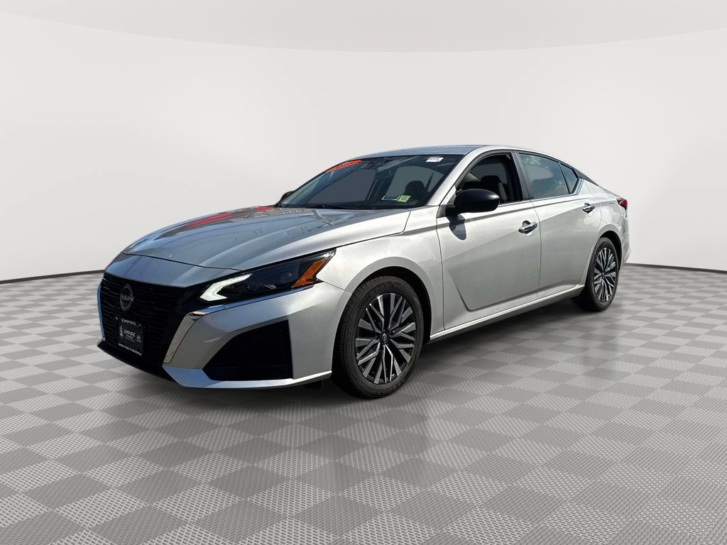Used 2024 Nissan Altima 2.5 SV FWD image 3