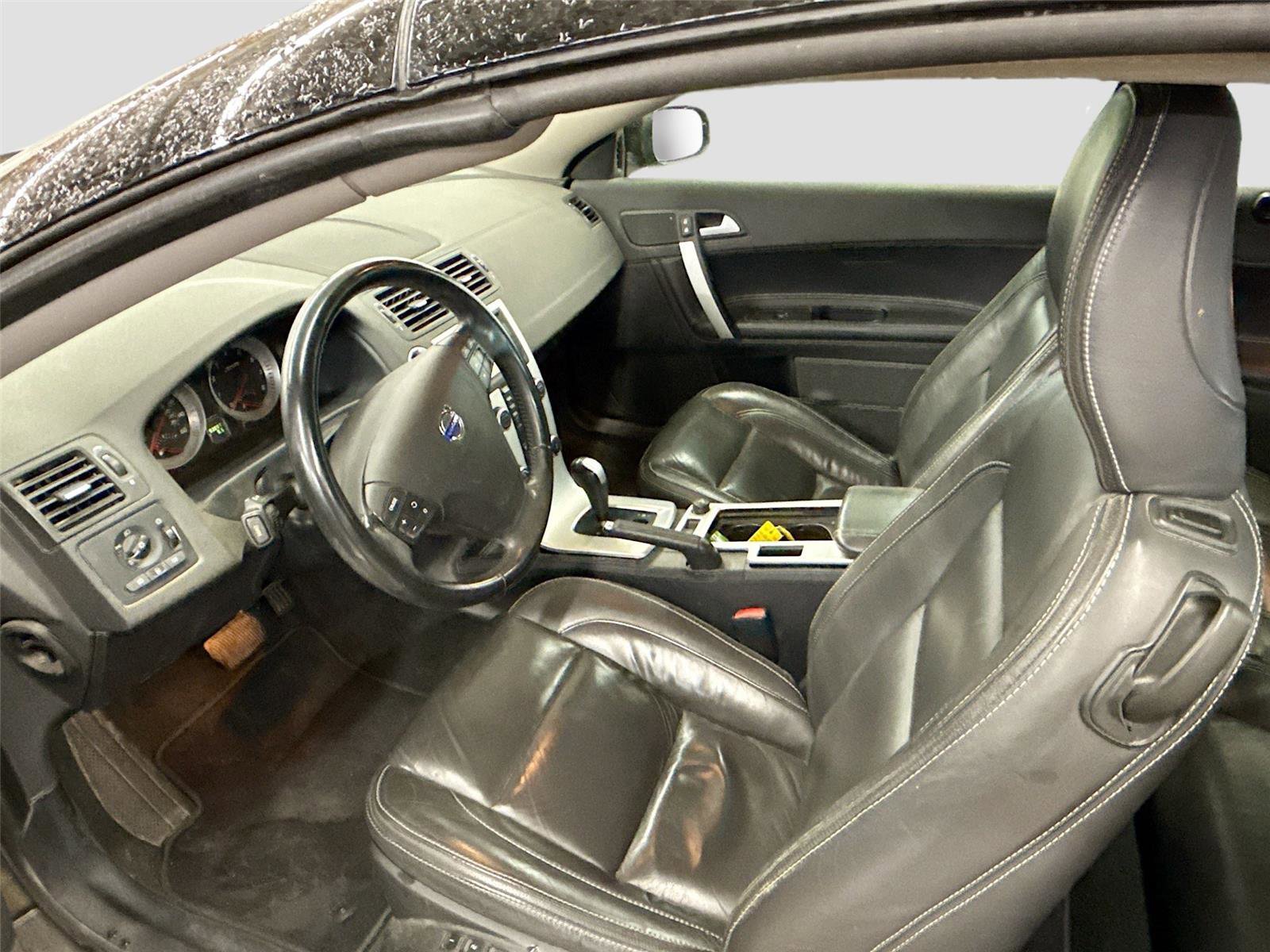 Used 2011 Volvo C70 T5 FWD image 4