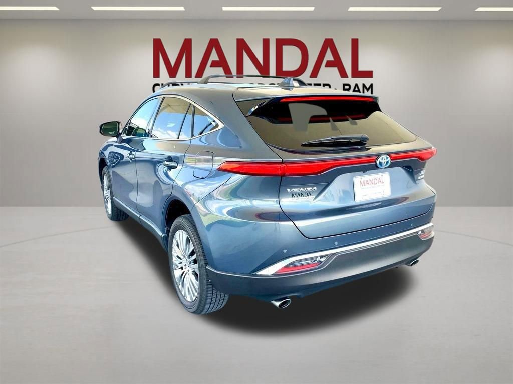Used 2022 Toyota Venza XLE AWD/4WD image 7