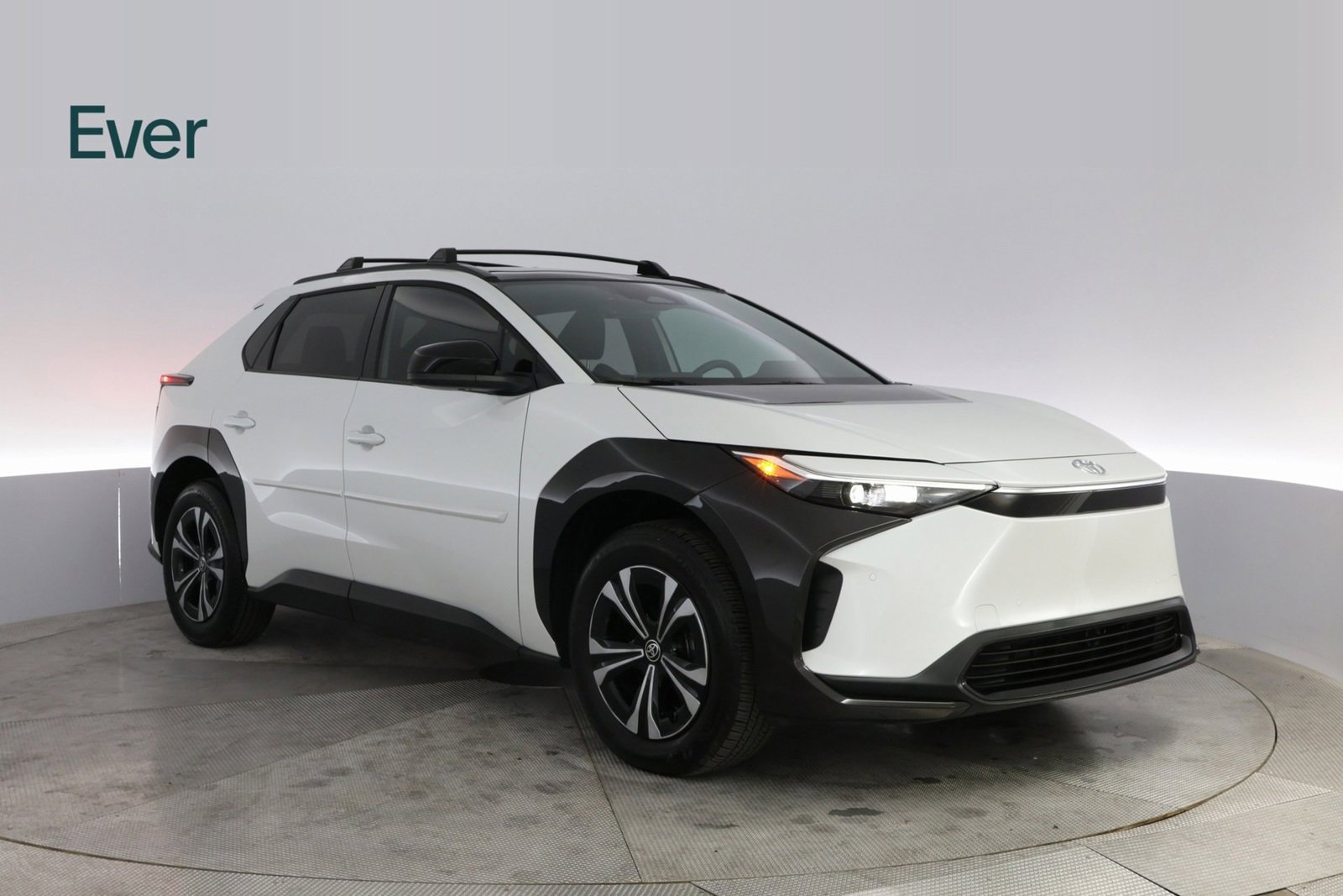 Used 2025 Toyota bZ4X FWD image 4