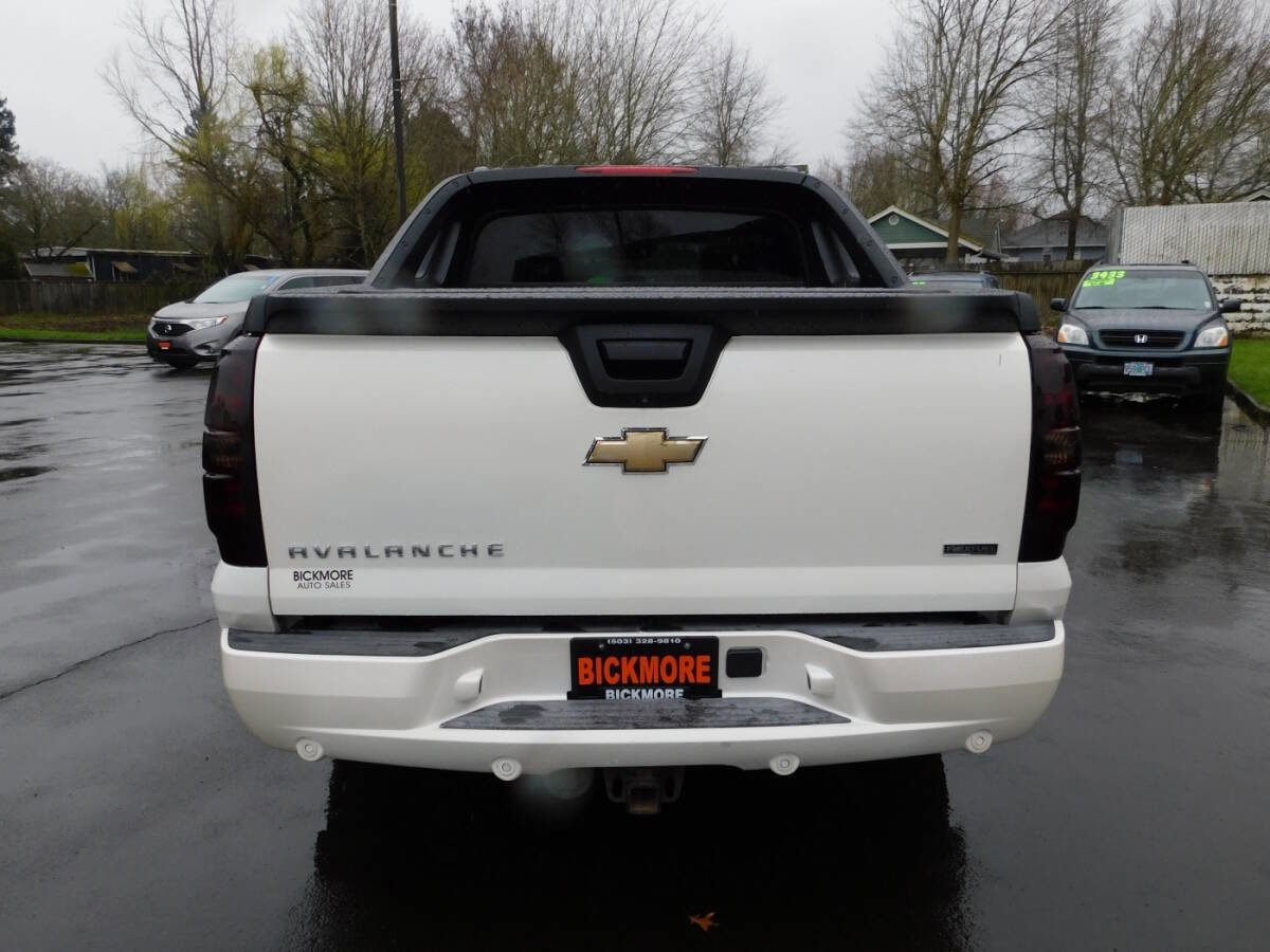Used 2010 Chevrolet Avalanche LTZ AWD/4WD image 24