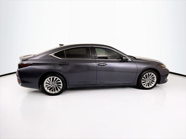 Certified 2023 Lexus ES 300h w/ Accessory Package (Z1) image 4