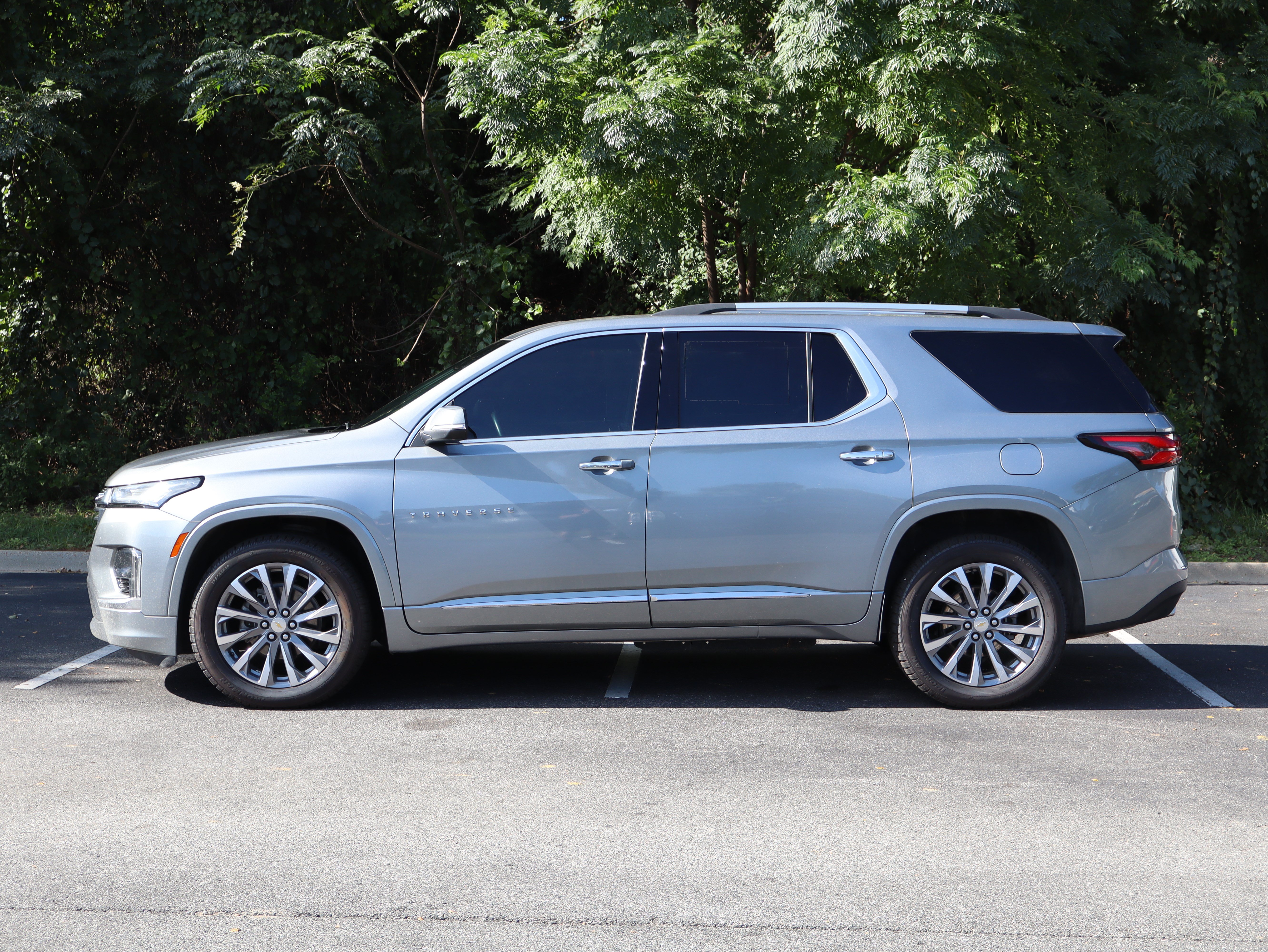 Used 2023 Chevrolet Traverse Premier FWD image 6