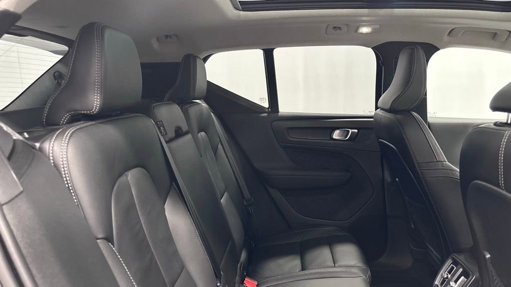 Certified 2023 Volvo XC40 B5 Plus w/ Protection Package Premier image 24