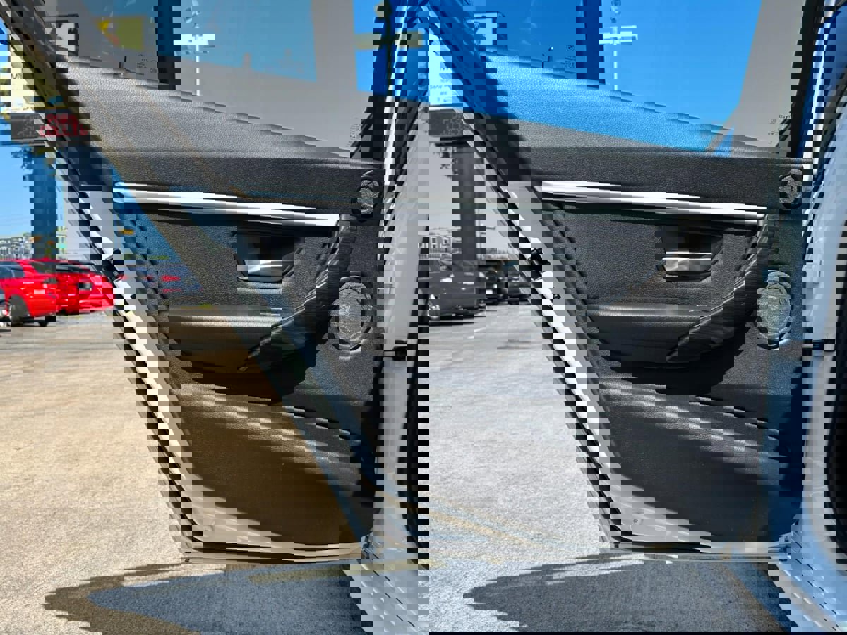 Used 2018 BMW 330i Sedan w/ Premium Package image 23