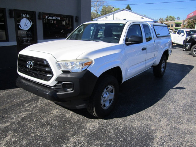 Used 2016 Toyota Tacoma SR RWD image 2