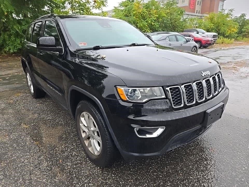Used 2021 Jeep Grand Cherokee Laredo image 3