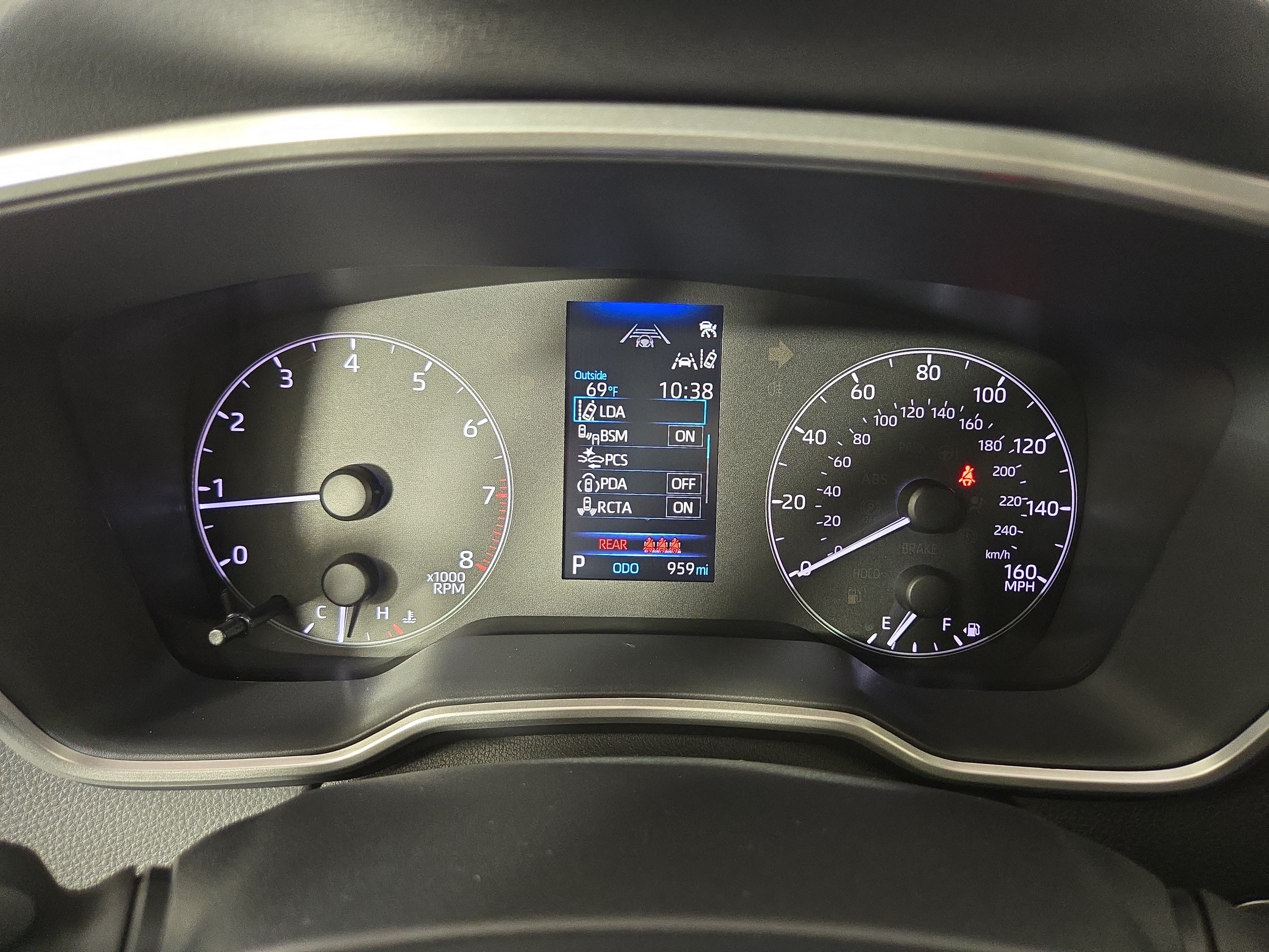 Used 2025 Toyota Corolla SE w/ SE Package FWD image 17