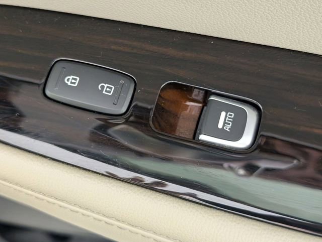 Used 2020 Kia Sorento LX image 32