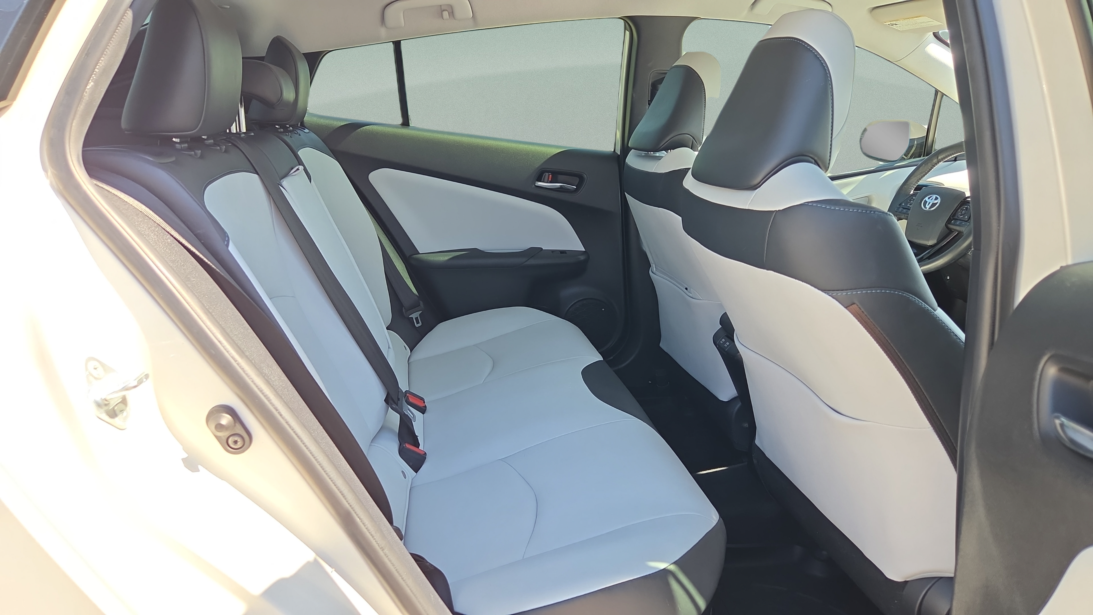Used 2019 Toyota Prius XLE FWD image 15