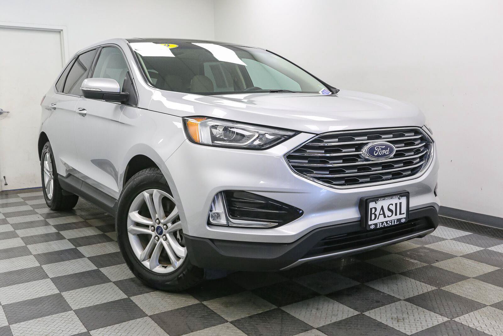 Used 2019 Ford Edge SEL w/ Equipment Group 201A AWD/4WD image 2