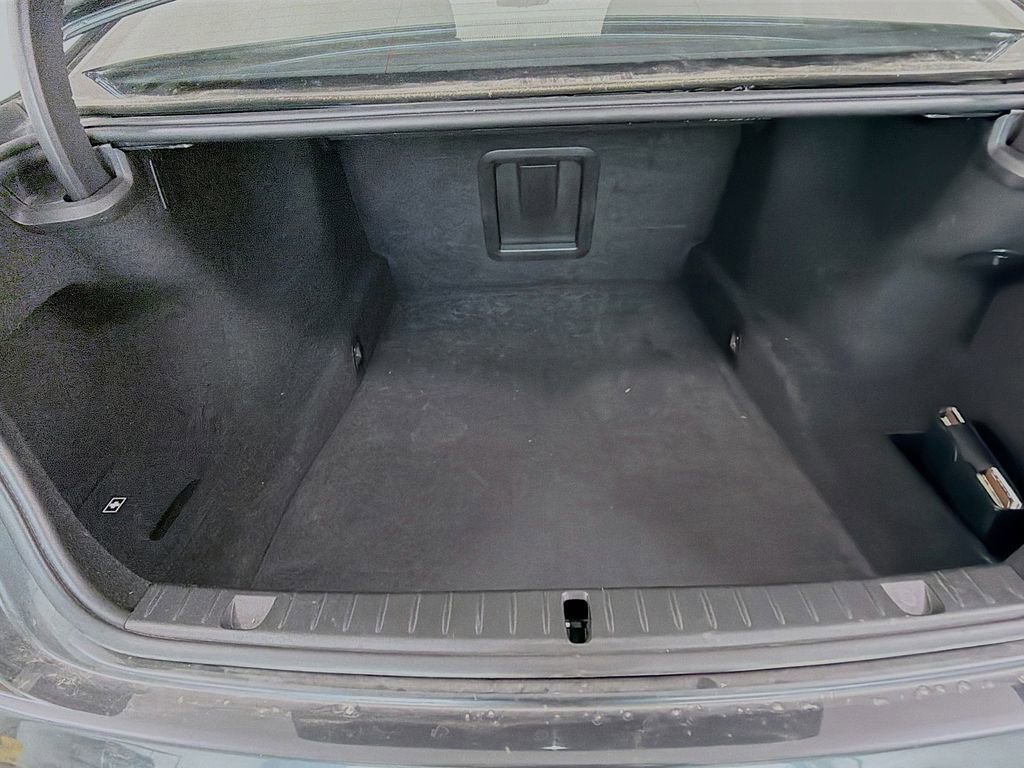 Used 2017 BMW 750i xDrive image 29