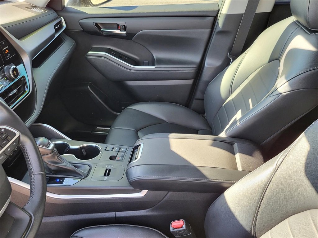 Used 2023 Toyota Highlander XLE image 31