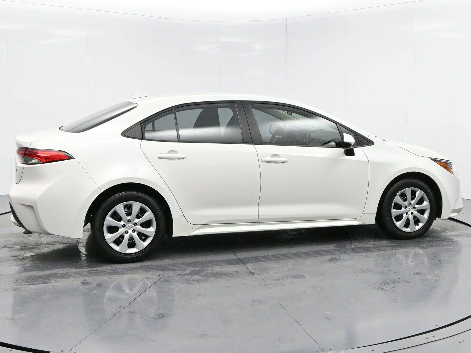 Used 2021 Toyota Corolla LE image 8