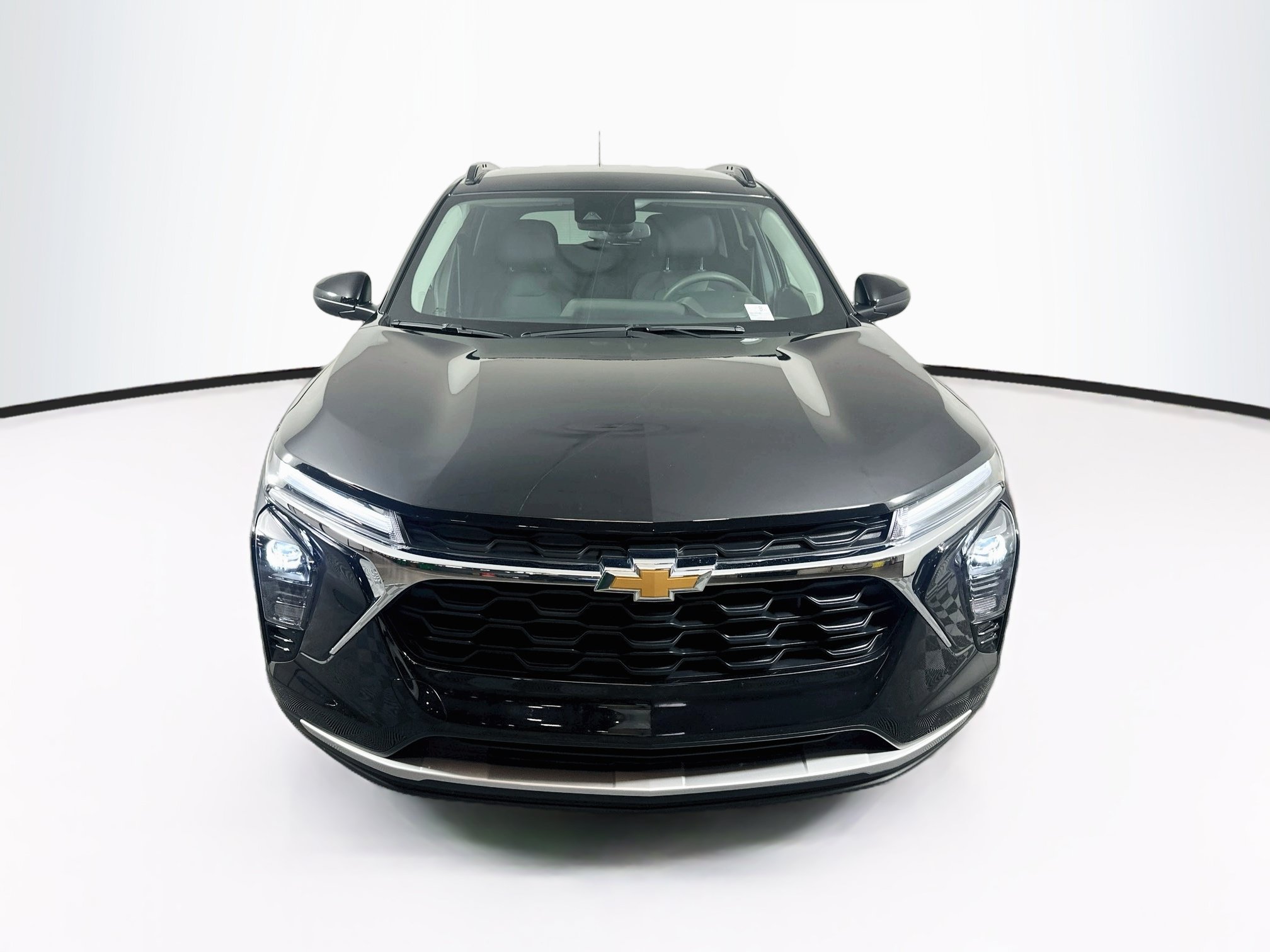 Used 2026 Chevrolet Trax LT FWD image 2