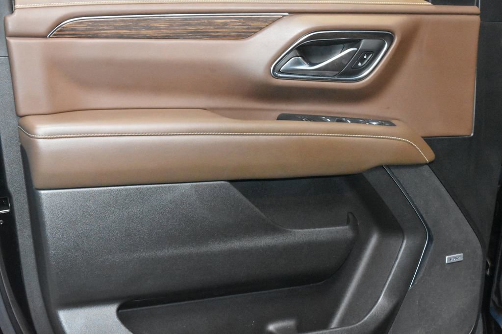 Used 2022 Chevrolet Suburban High Country AWD/4WD image 4
