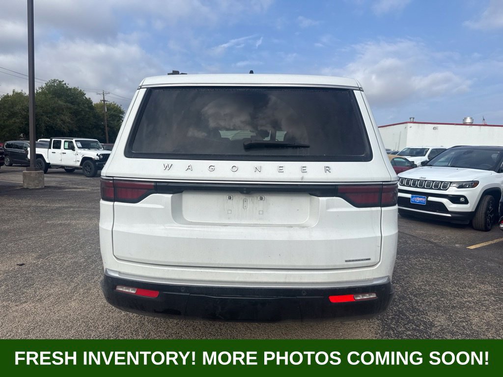 Used 2024 Jeep Wagoneer L Series II w/ Flexible Seating Group RWD image 3