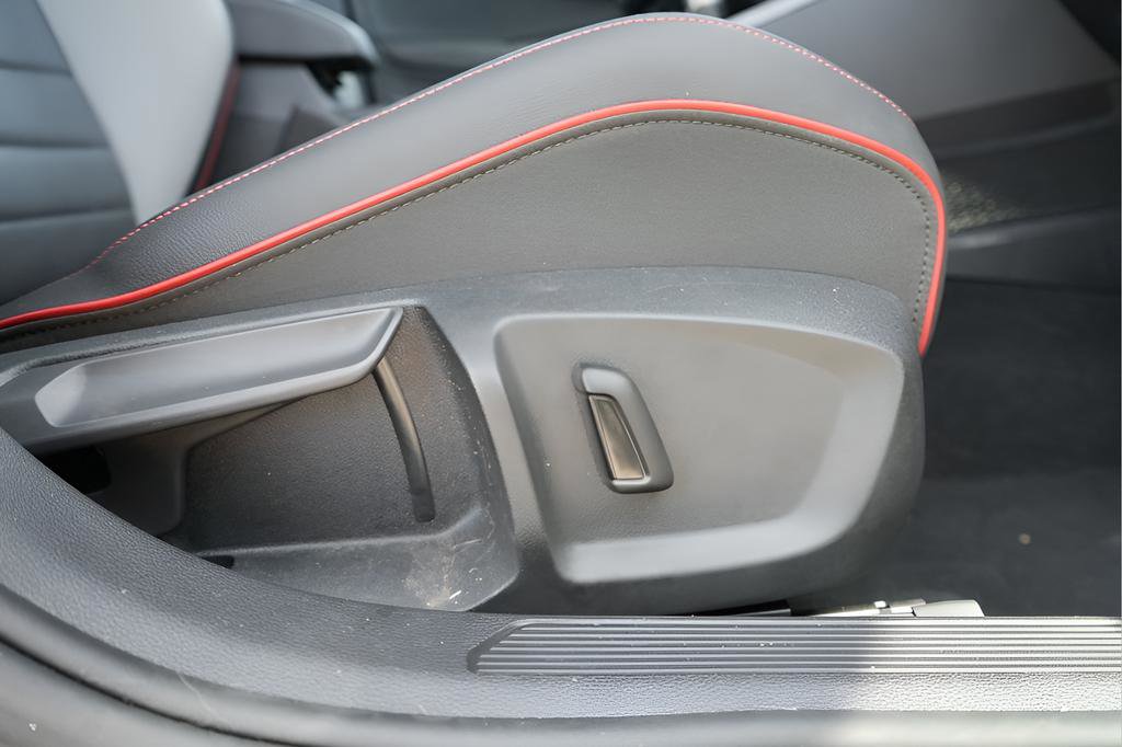 Used 2024 Volkswagen GTI SE w/ SE Leather Seats Package FWD image 15