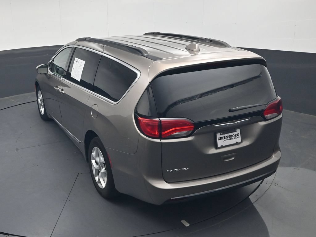 Used 2017 Chrysler Pacifica Touring-L w/ Tire & Wheel Group FWD image 29