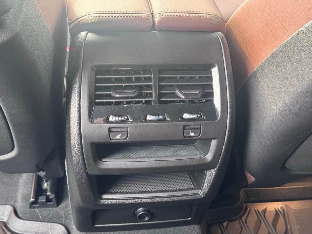 Used 2025 BMW X6 M60i w/ Parking Assistance Package image 17