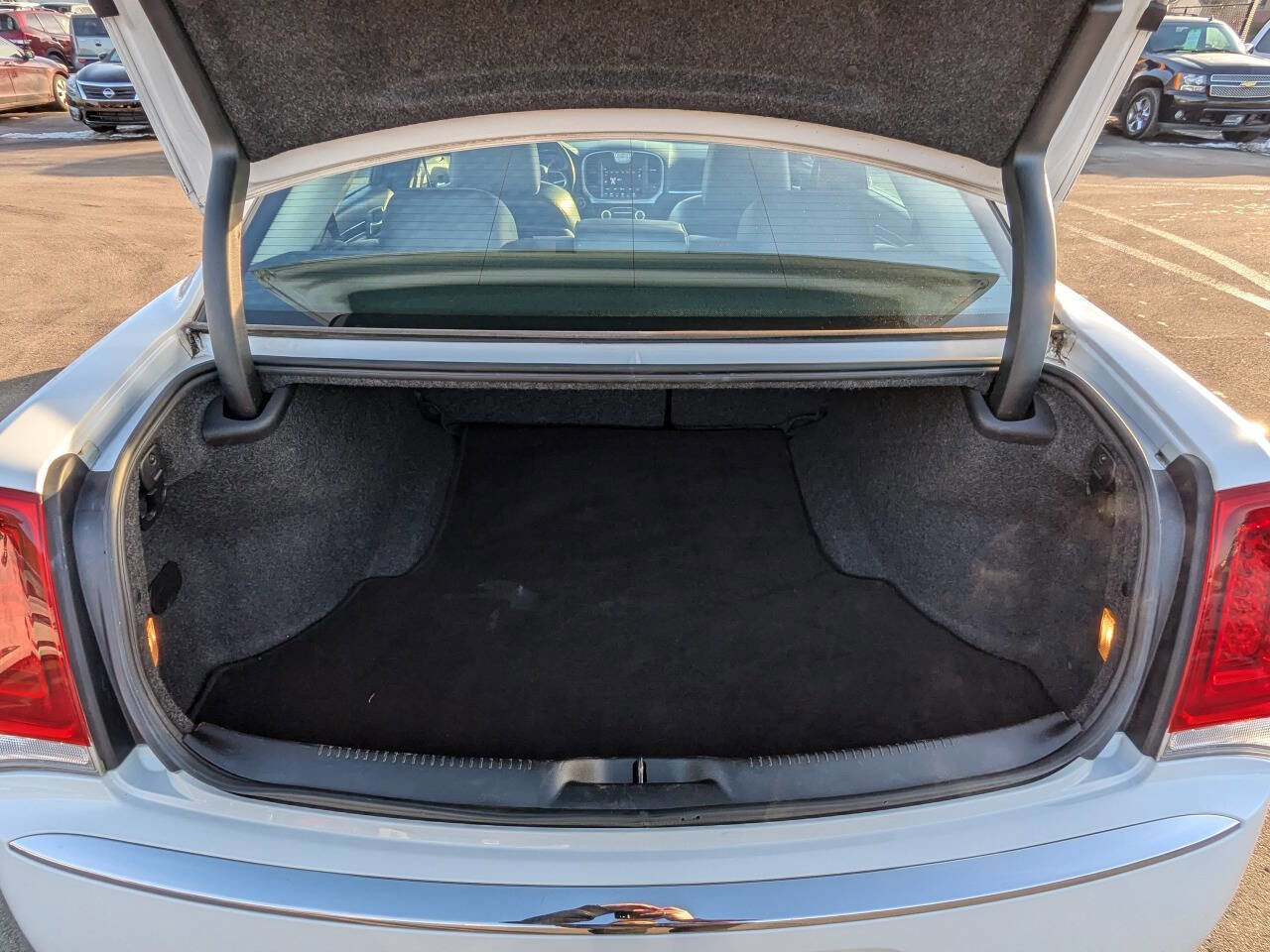 Used 2020 Chrysler 300 Limited image 29