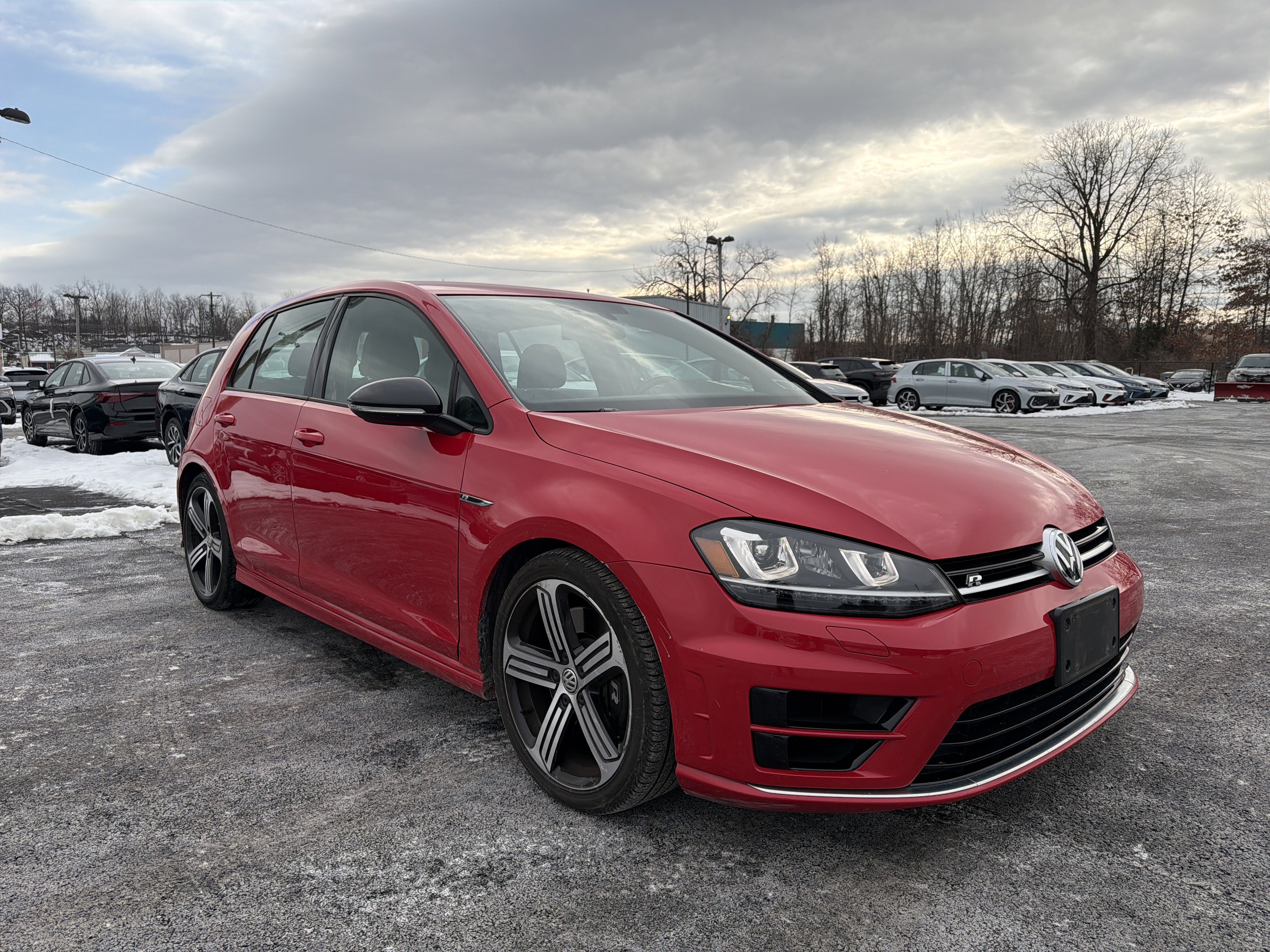 Used 2015 Volkswagen Golf R 4-Door image 3