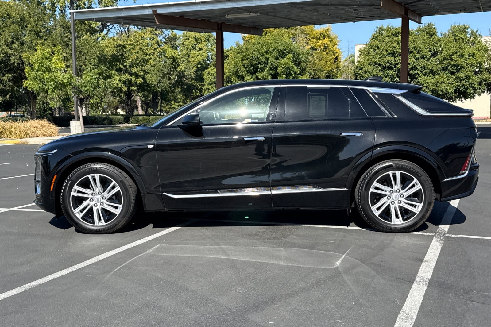 Used 2024 Cadillac Lyriq Tech AWD/4WD image 14