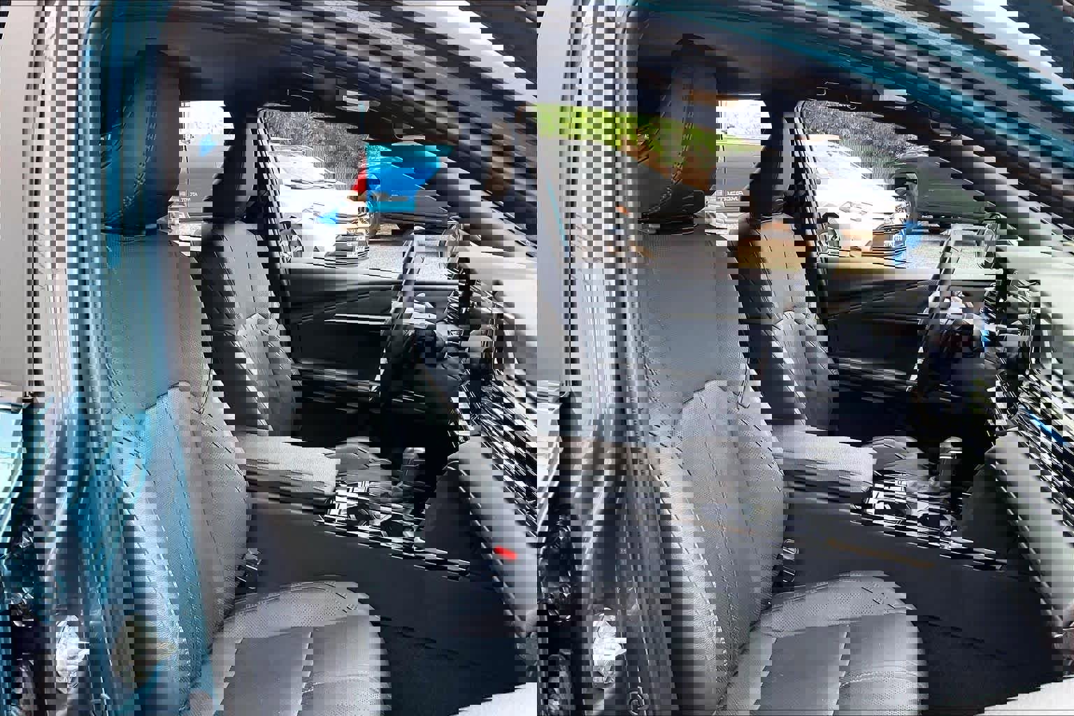 Used 2025 Toyota Camry XSE FWD image 9