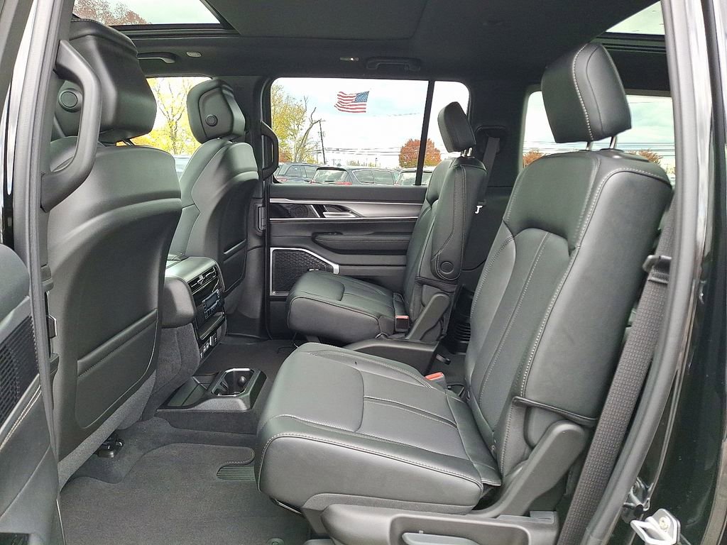 New 2025 Jeep Wagoneer L Series II w/ Premium Group I image 9