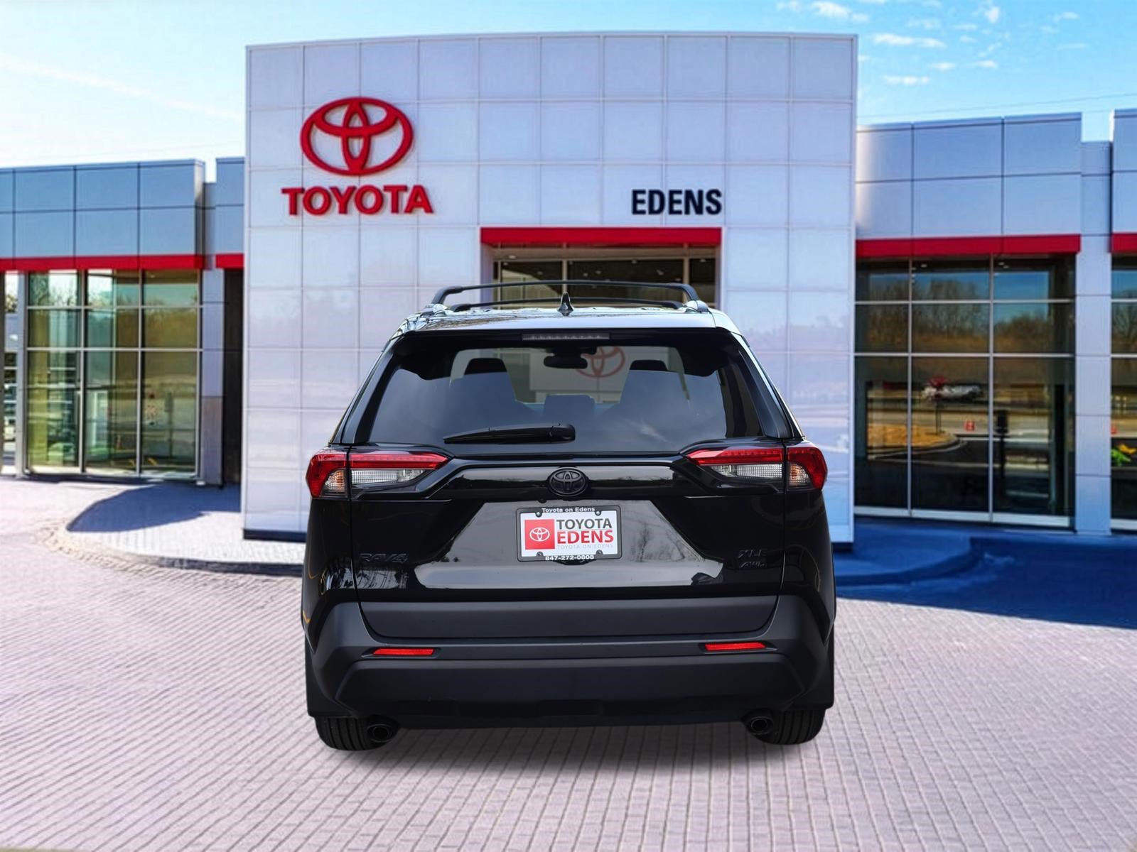 Used 2024 Toyota RAV4 XLE w/ Convenience Package AWD/4WD image 4