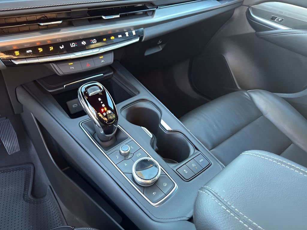 Used 2024 Cadillac XT4 Premium Luxury image 37