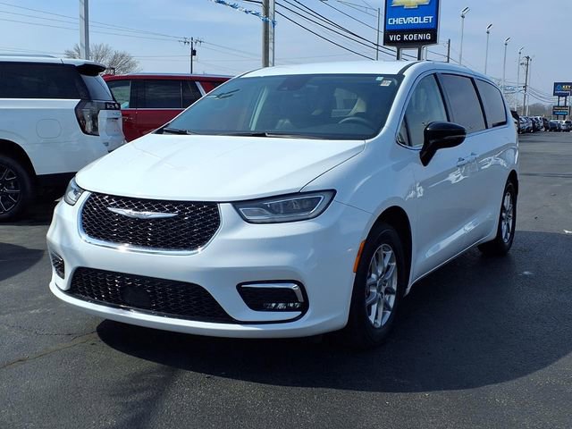 Used 2024 Chrysler Pacifica Touring-L FWD image 5