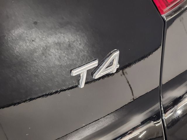 Used 2020 Volvo XC40 T4 Momentum FWD image 13