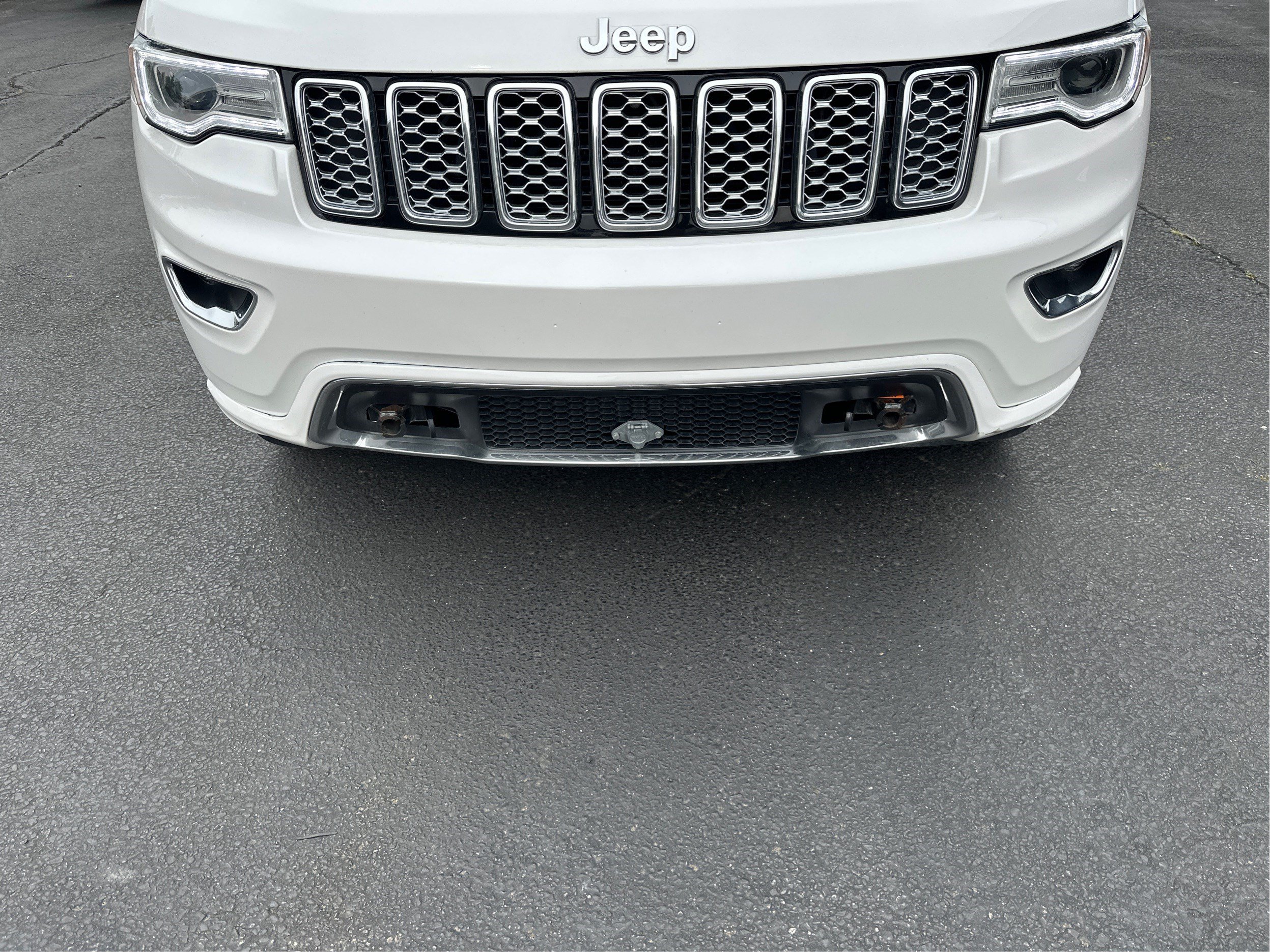 Used 2019 Jeep Grand Cherokee Overland w/ Interior Metal Package AWD/4WD image 24