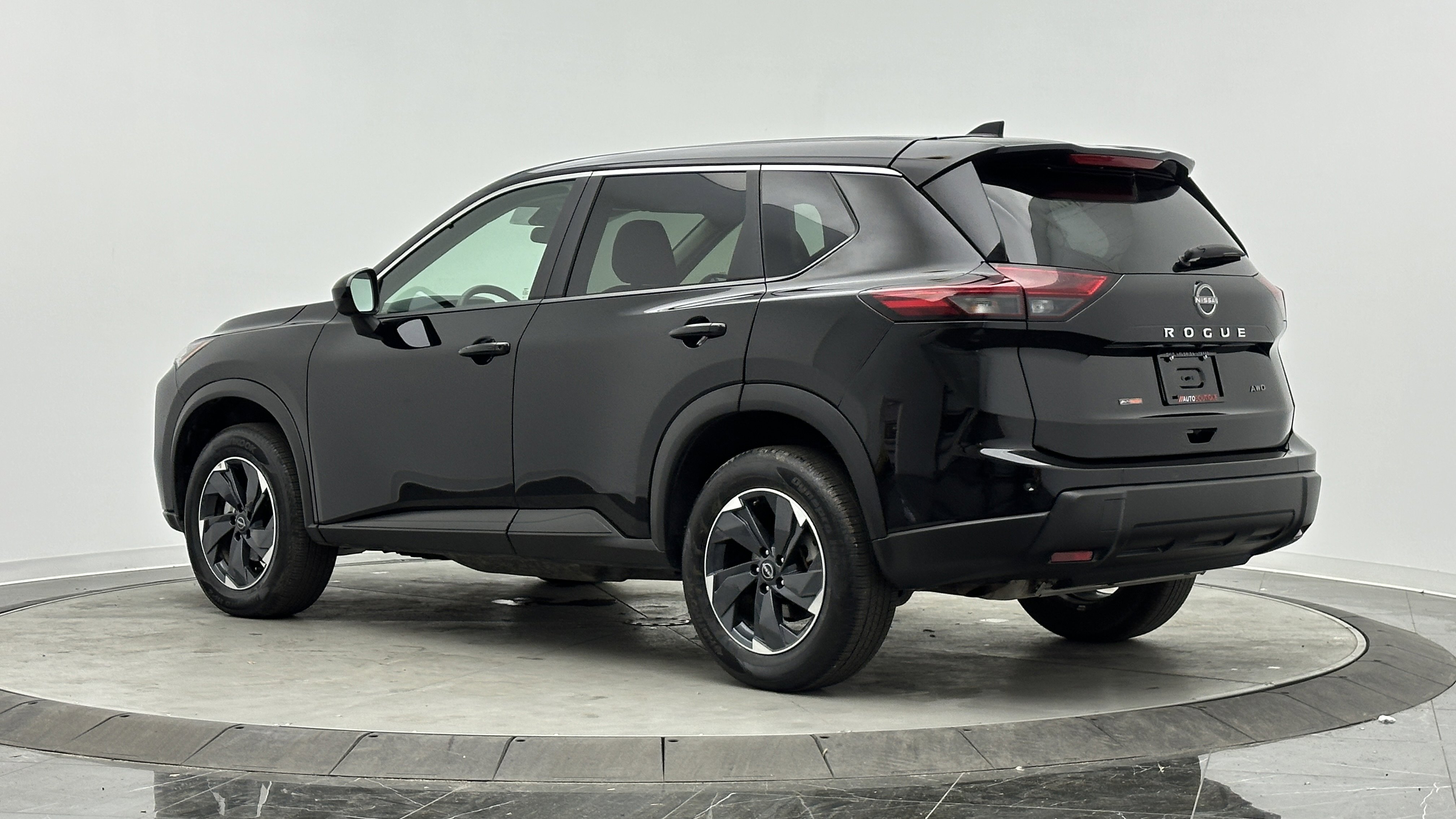 Used 2025 Nissan Rogue SV image 6