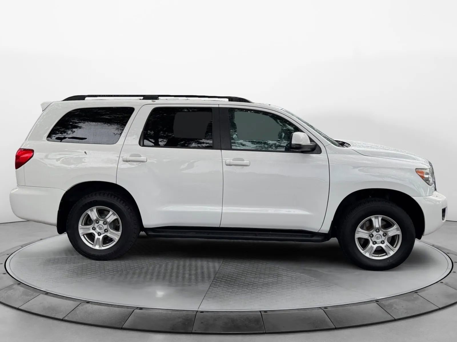Used 2015 Toyota Sequoia SR5 image 3