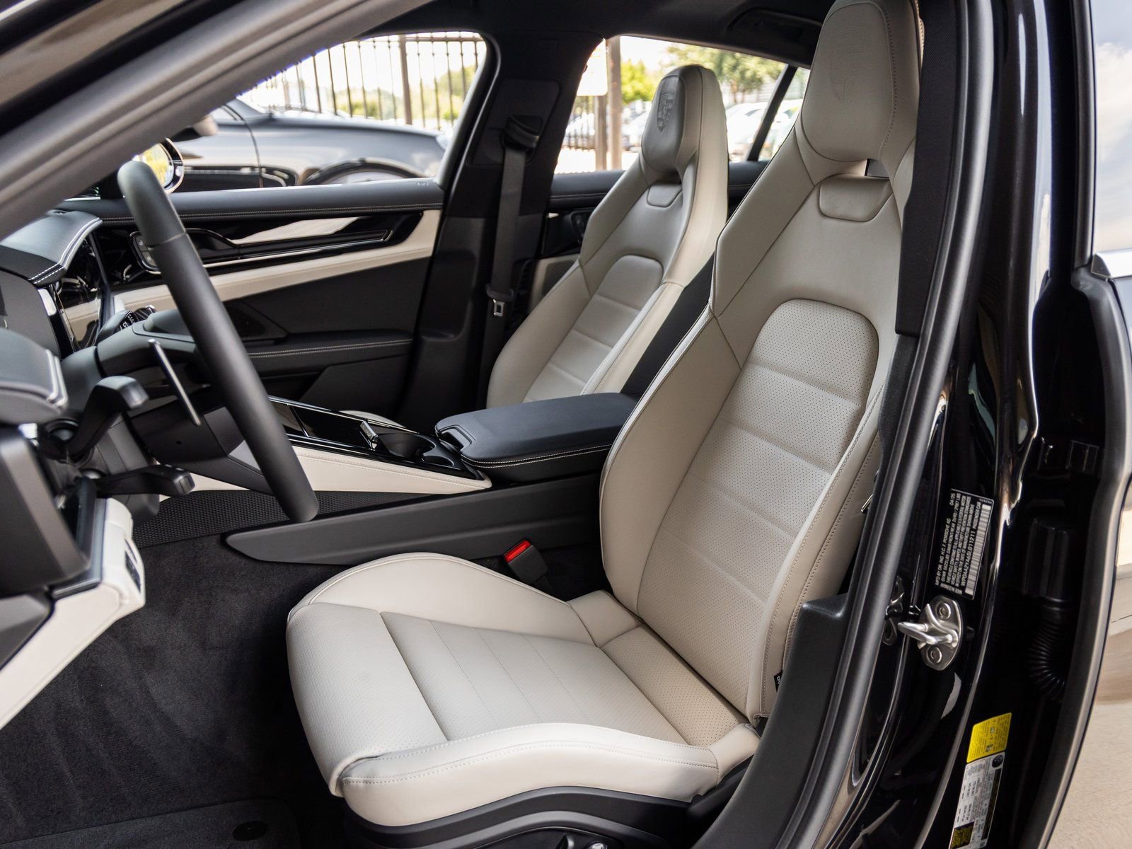 Certified 2025 Porsche Panamera image 5