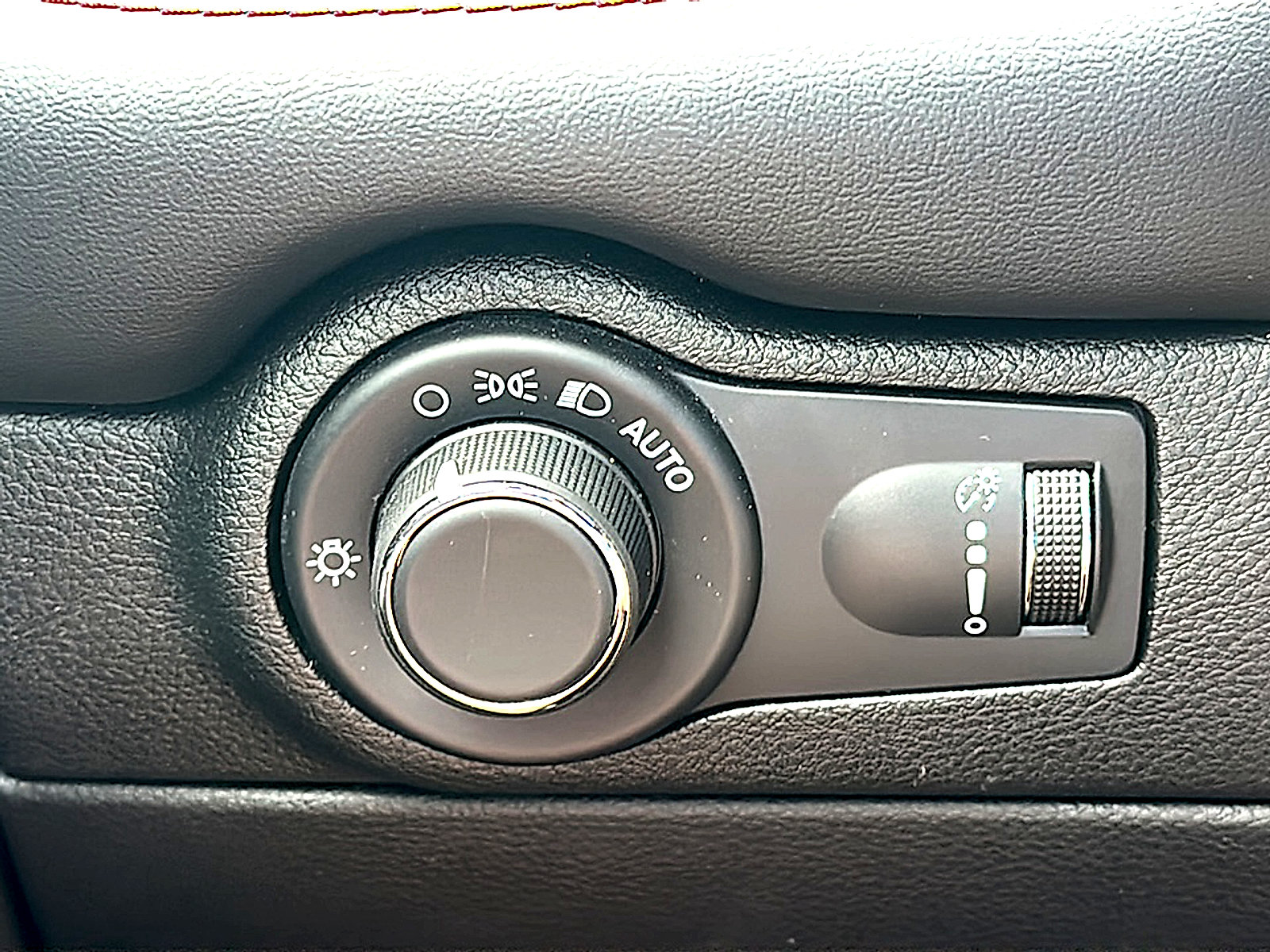 Used 2024 Dodge Durango GT AWD/4WD image 38