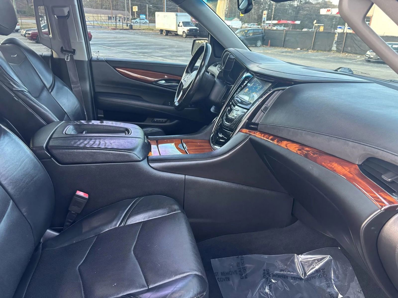 Used 2015 Cadillac Escalade Luxury image 15