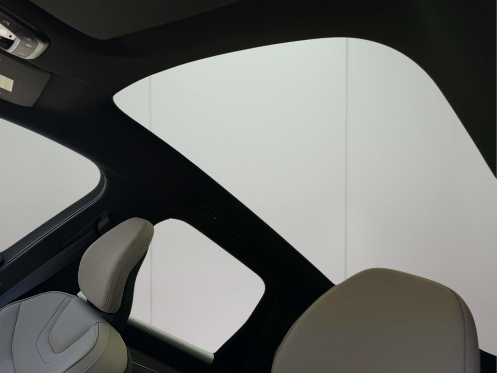 New 2026 Volvo EX90 Plus RWD image 16