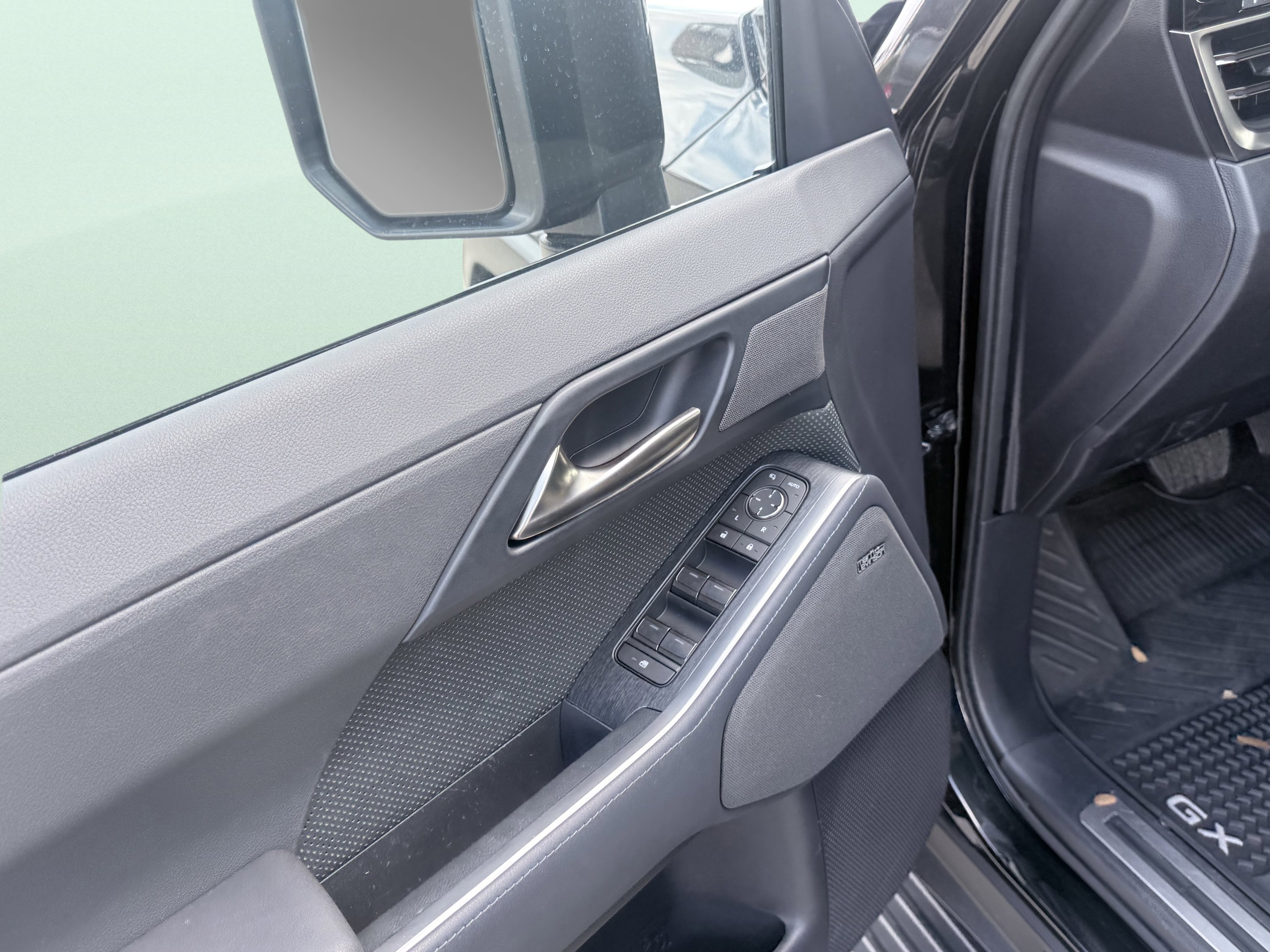 Used 2024 Lexus GX 550 image 11