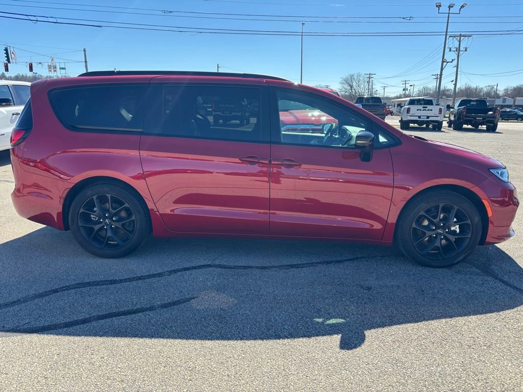 Used 2025 Chrysler Pacifica Limited w/ Trailer Tow Group image 7