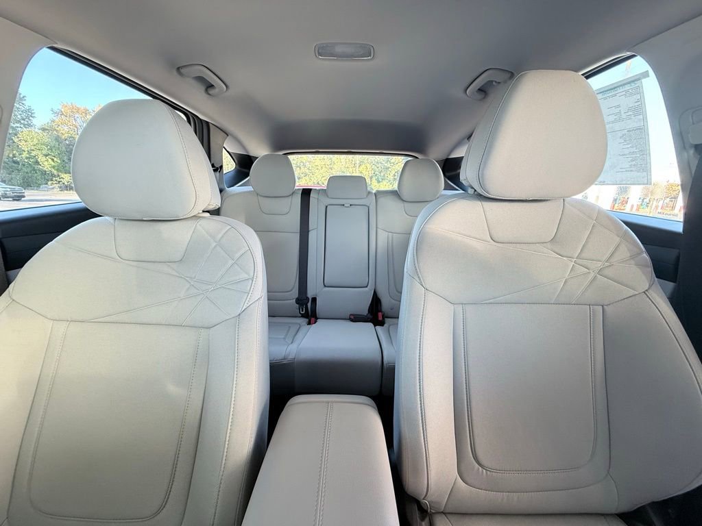 Used 2025 Hyundai Tucson SE image 22