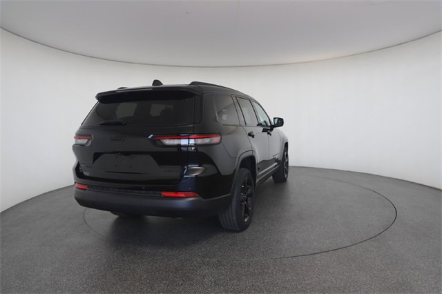 Used 2023 Jeep Grand Cherokee L Limited w/ Black Appearance Package image 17