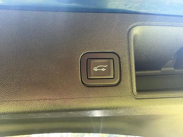 Used 2022 GMC Terrain SLT AWD/4WD image 18