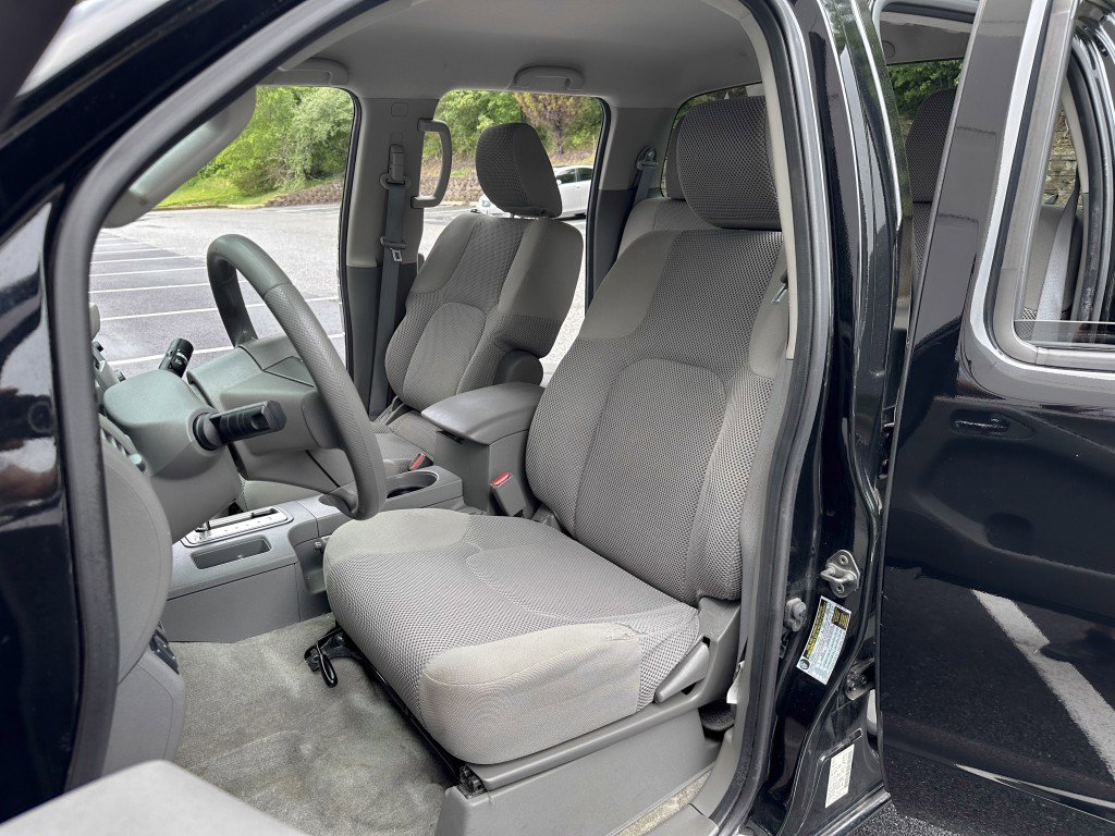 Used 2012 Nissan Frontier SV w/ SV Premium Utility Pkg AWD/4WD image 17