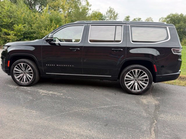 Used 2023 Jeep Grand Wagoneer Series III AWD/4WD image 4